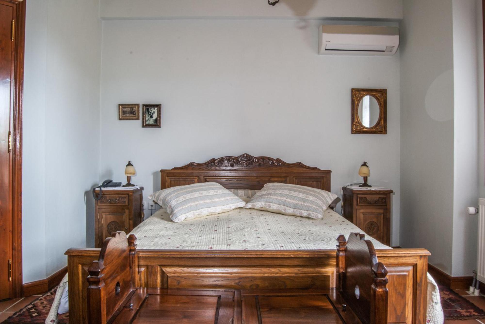 Viraggas Traditional Hotel Vrastama Room photo