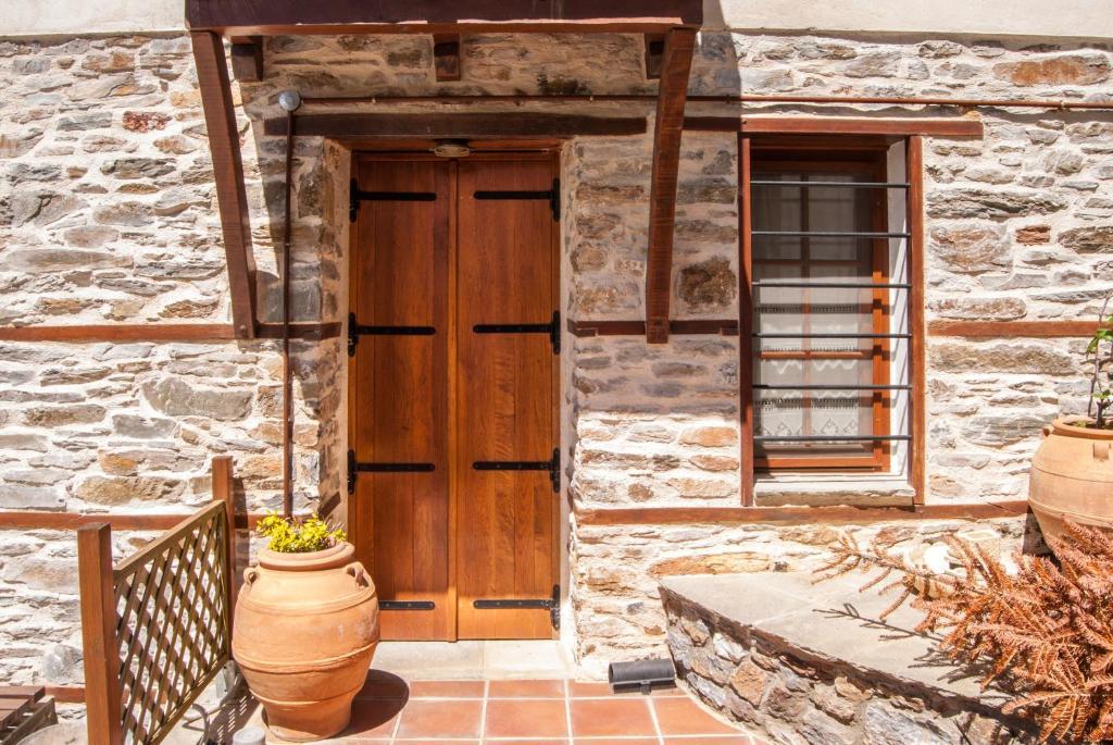 Viraggas Traditional Hotel Vrastama Exterior photo